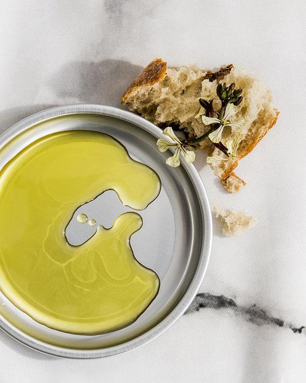 bread with dipping oil
